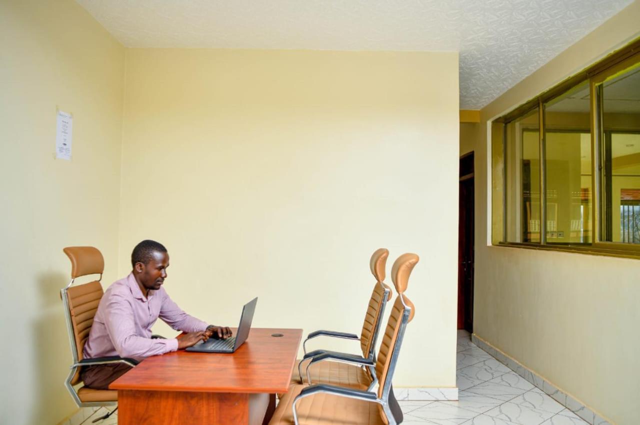 Peace Of Mind Suites Entebbe Exterior photo